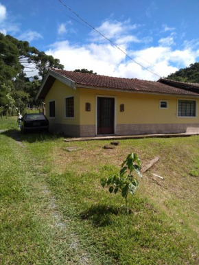 CASA AMARELA - TRANQUILIDADE NA ROÇA